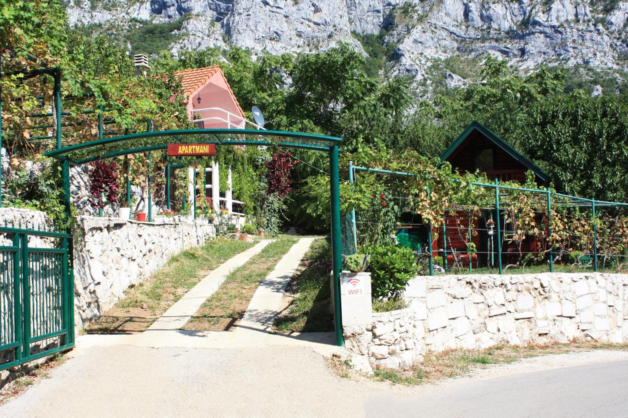 Holiday Village Ostrog Nikšić Bagian luar foto
